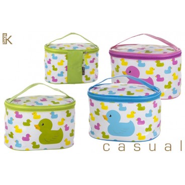 TROUSSE DE TOILETTE PETIT CANARDS PVC 21X13X14 CM - 3 ASS ( 12 PIECES)